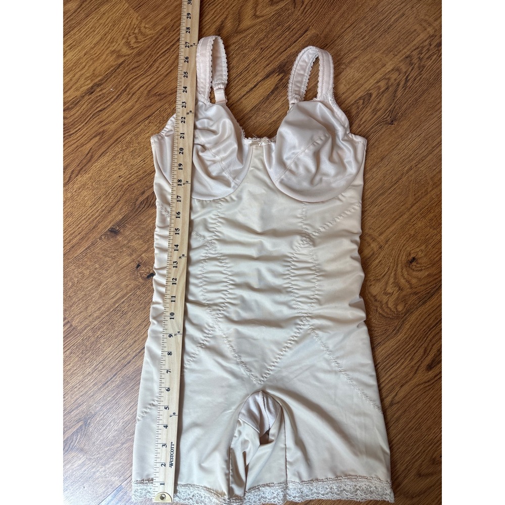 Cabernet Women Beige Full Body Shapewear Underwire Bra Style 8604 Size 36D - Picture 3 of 6